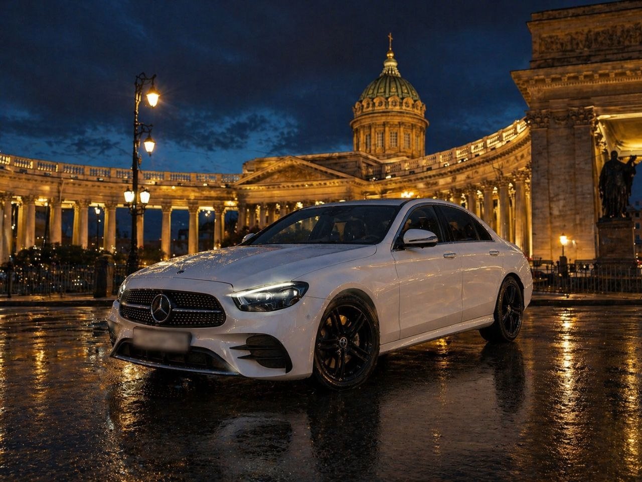 Персональный водитель бизнес-класса в Санкт-Петербурге — Mercedes-Benz E220 AMG у Казанского собора